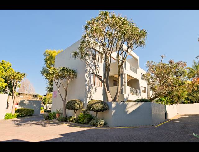 2 BEDROOM APARTMENT TO LET IN MELROSE NORTH